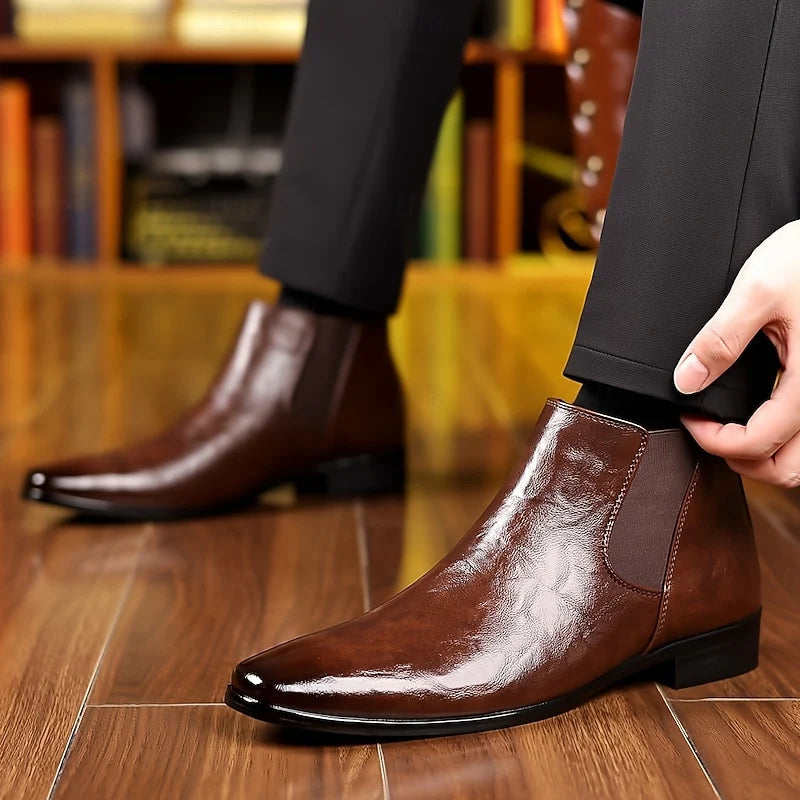 Men's black polished ankle chelsea boots with smooth pull-tab heel