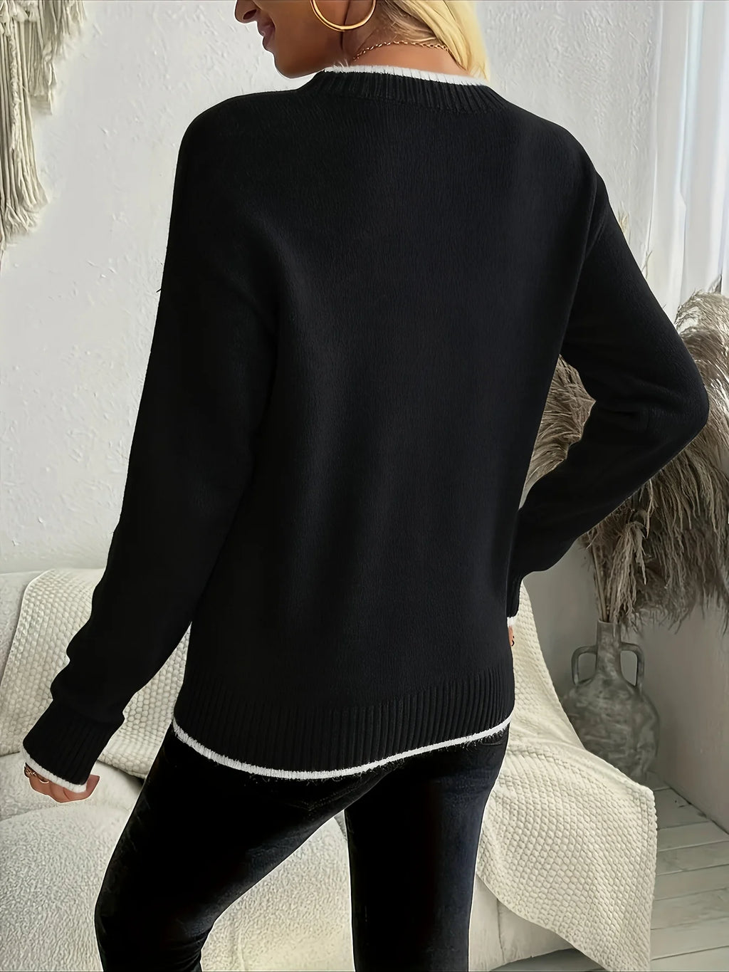 Women's black snowflake intarsia crewneck knit pullover sweater
