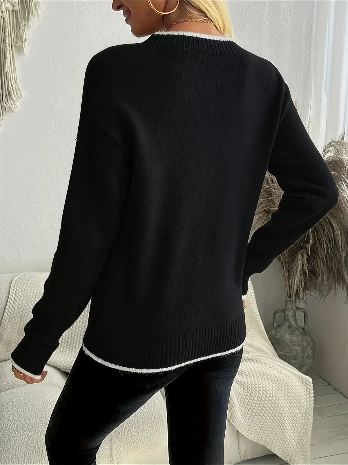 Women's black snowflake intarsia crewneck knit pullover sweater