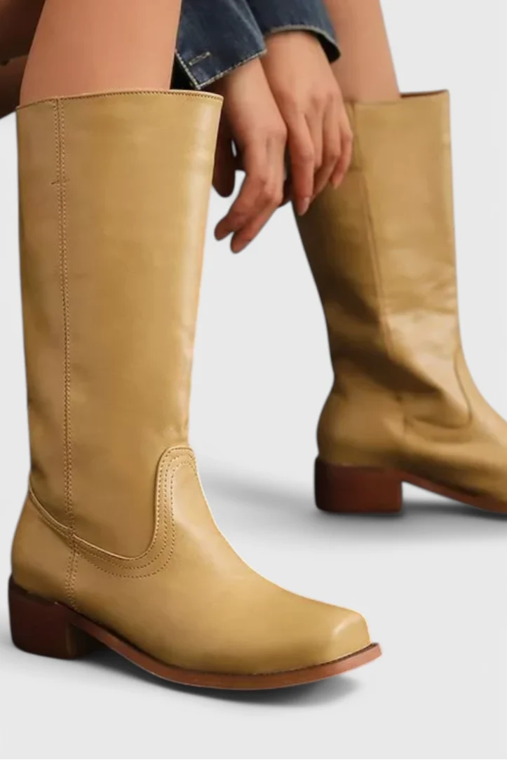 Women's brown classic knee-high heeled boots, with side zip entry
