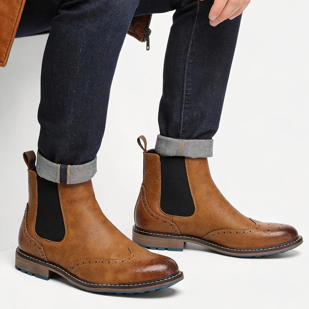 Men's black refined chelsea boots with sleek elastic side panels