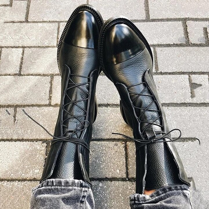 Women's black classic lace-up ankle boots, with eyelet lacing