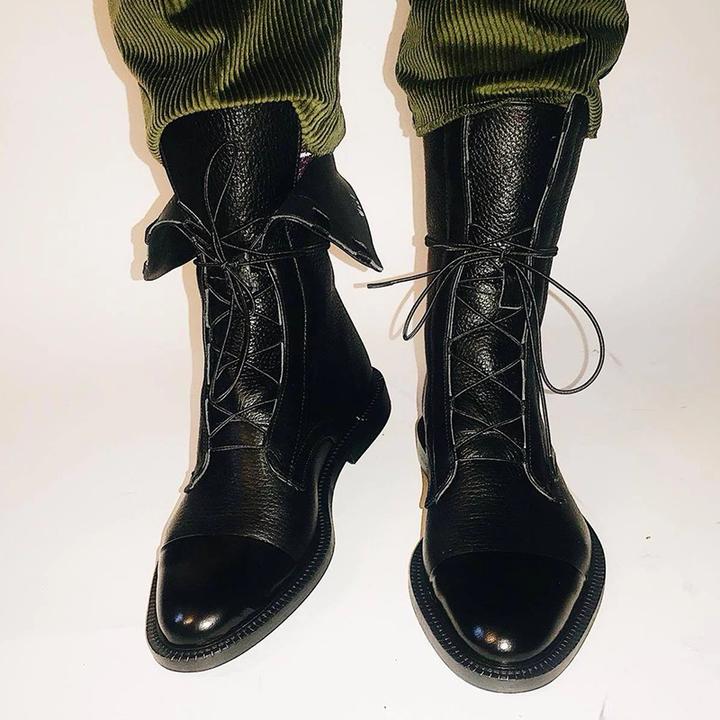 Women's black classic lace-up ankle boots, with eyelet lacing