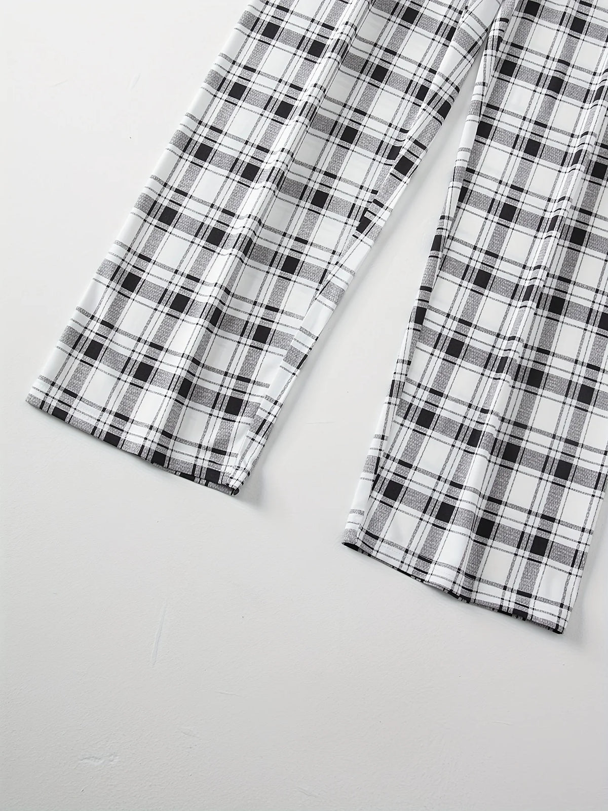 Men's light grey relaxed Checkered Two-Piece Loungewear Set for Winter